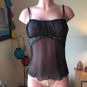 🛍 3 items=15% off! Sheer cami size large.